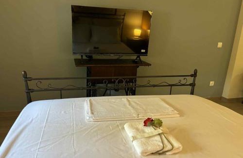 Chios Town Apartment | Chios Orange Tree Retreat