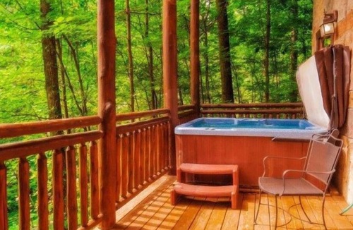 Gatlinburg Cabin | Chipmunk Corner - No Pet Fee