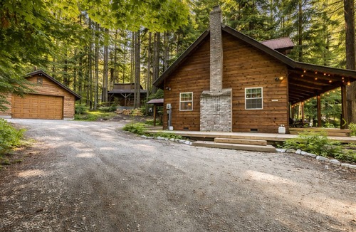 Leavenworth Cabin | Chipmunk Lodge 2 Bedroom Home by NW Comfy Cabins by RedAwning