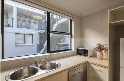 Chippendale Apartment | Chippendale Charmer in Ideal Location