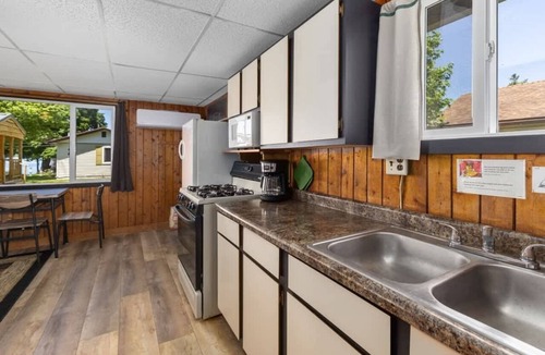 Chippewa Lake Cabin | Chippewa Lake cabin w/pickleball court!