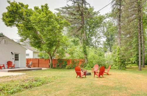 Gloria Glens Park House | Chippewa Lake Cottage w/Fire Pit!