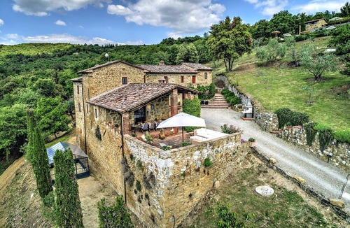 Castelnuovo Berardenga Villa | Chiusarella Arceno Rentals Club Chianti Villa exclusive Pool Concierge freeWiFi