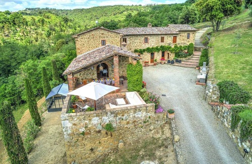Castelnuovo Berardenga Villa | Chiusarella Arceno Rentals Club Chianti Villa exclusive Pool Concierge freeWiFi
