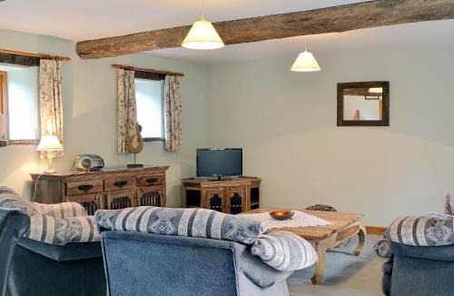 Irstead House | Chive - E4326