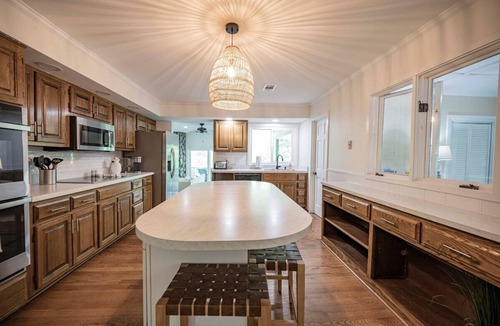 Silver Point House | CHL Chateau-Mins from Hurricane Marina