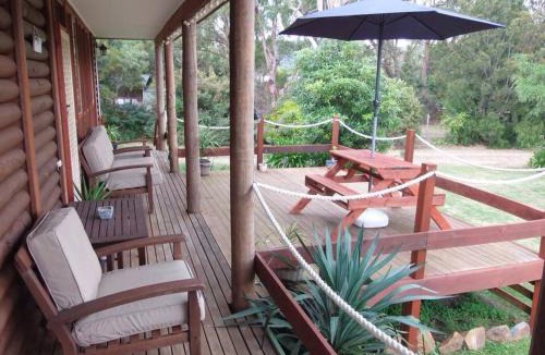 White Beach House | Chloes Cabin Accommodation