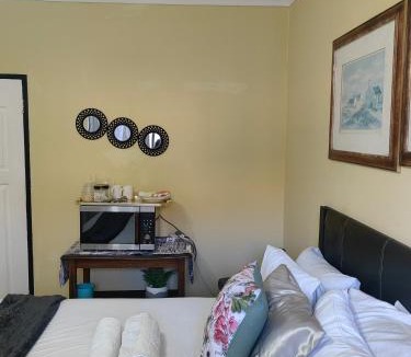 Rooihuiskraal Apartment | Choosers Express Boutique Hotel Room 4