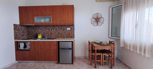 Mirthios Apartment | Chrisanthi Studios & Apartments