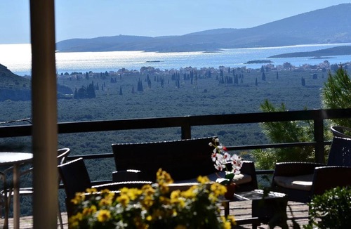 Delphi RV Rental | Chrissa Camping Rooms & Bungalows