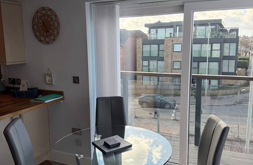 Christchurch Apartment | Christchurch Apartment, Great Location With Parking