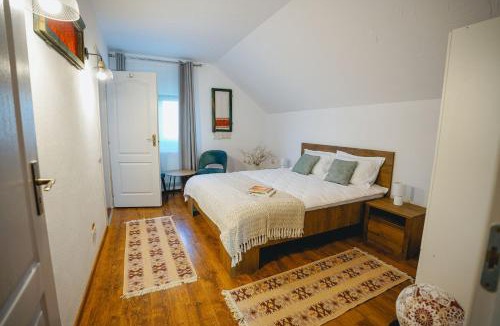 Floresti House | CHRISTE FOREST RETREAT Bed & Chocolate