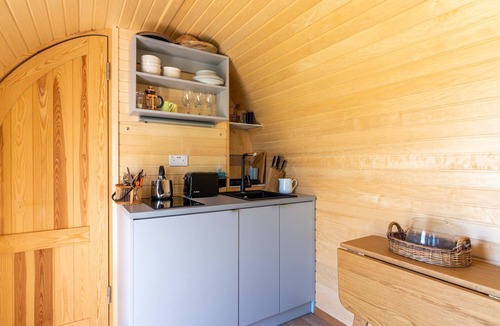 Biddestone Cabin | Christie's Cabin, Euridge - sleeps 2 guests in 1 bedroom