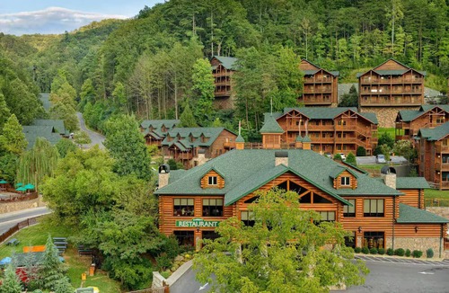 Gatlinburg Condo | CHRISTMAS IN THE SMOKEY MOUNTAINS Studio Villa