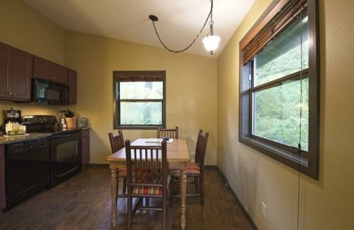 Wisconsin Dells Cottage | Christmas Mountain Village™ - 2 Bedroom Cottage