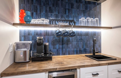 Lee's Summit House | Christmas Ready! - Luxe 3BR - Games Room, EV Charger, Hot Tub, Walk to DTWN LS