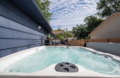 Lee's Summit House | Christmas Ready! - Luxe 3BR - Games Room, EV Charger, Hot Tub, Walk to DTWN LS