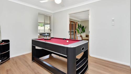 Lake Munmorah House | ChrisTony 3 Bdrm Waterfrnt Cottage
