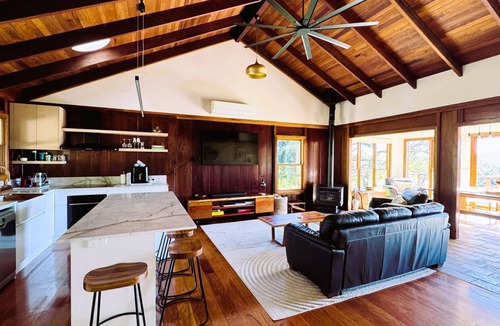 Bilpin Cottage | CHRISTOPHERS COTTAGE - the quintessential mountains retreat - SPECIALS ON NOW !