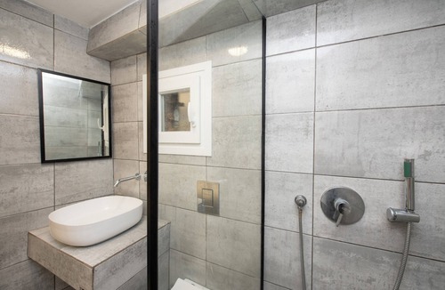 Psarou Hotel | Christy Studios