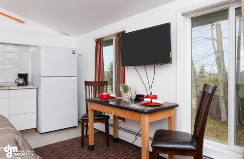 Huffman - O' Malley Apartment | Chugach Mountain View Fox Den Suite