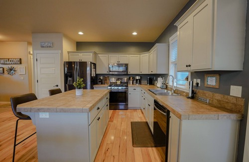 Southern Crossing House | Chukar's Nest/Old Mill District/Hot Tub/BBQ/Firepit/Bikes