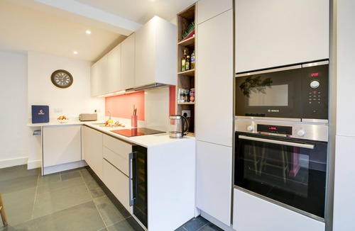 Port Isaac House | CHURCH HILL HOUSE, pet friendly, with open fire in Port Isaac