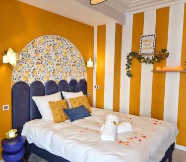 Vernier Apartment | Ciao Bella Wellness Suite - Luxury Jacuzzi, Massage Table & AC in Central Nice
