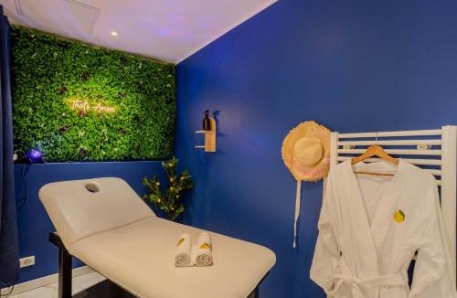 Vernier Apartment | Ciao Bella Wellness Suite - Luxury Jacuzzi, Massage Table & AC in Central Nice