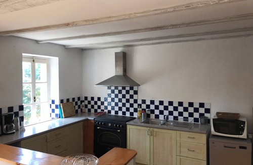 Ernes House | Ciderpress 6-bedroom house set in 1 hectare of gardens with pool and lake
