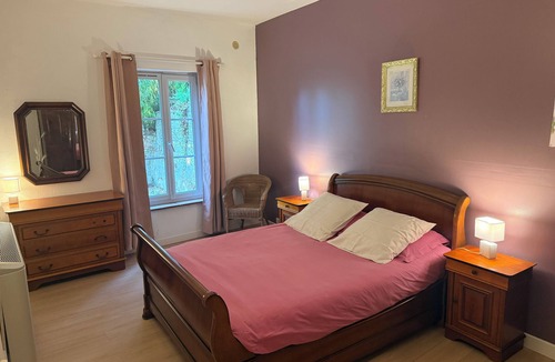 Ernes House | Ciderpress 6-bedroom house set in 1 hectare of gardens with pool and lake