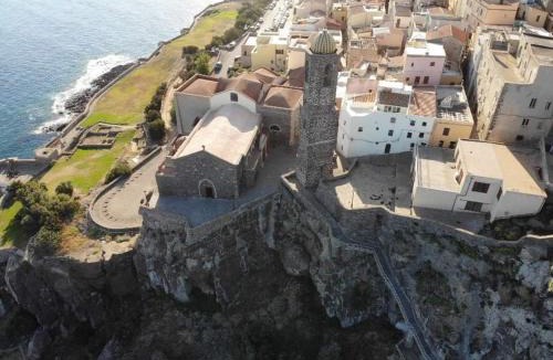 Castelsardo Historic Centre Apartment | “CIELO E MARE”, CASETTA NEL CUORE DEL BORGO ANTICO/“SKY & SEA”, CHARMING IN THE HEART OF OLD VILLAGE