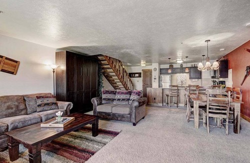 Historic District Condo | Cimarron 301, Cozy 2BR condo in Breckenridge, perfect for mountain getaways!