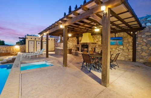 El Paso House | Cimarron Oasis. Can Heat Pool. Movie Theater