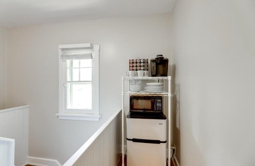 Hyde Park Apartment | Cincinnati Apartment: 1 Mi to Hyde Park Square!