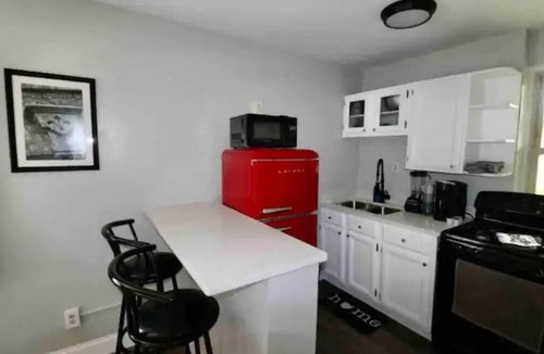 Cincinnati Apartment | Cincinnati Themed, Historic Big Sky Apartments!