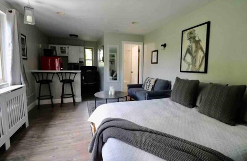 Cincinnati Apartment | Cincinnati Themed, Historic Big Sky Apartments!