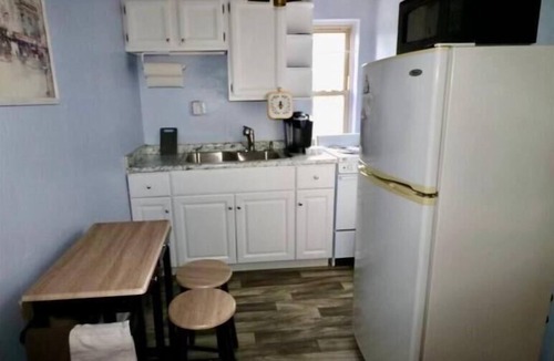 Roselawn Finance Apartment | Cincinnati Themed, Historic Big Sky Apartments!