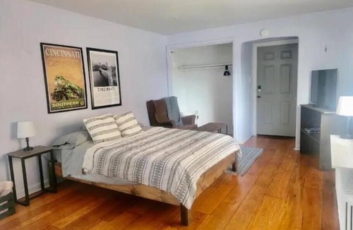 Roselawn Finance Apartment | Cincinnati Themed, Historic Big Sky Apartments!