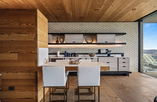 Mount Adams House | Cincinnati Vista | Rooftop, Balcony & Fireplace
