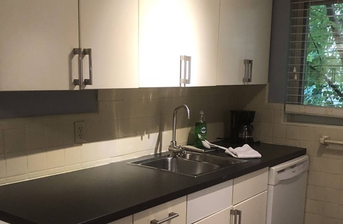 Oakley Apartment | CINCINNNATI COMFORTABLE ONE BEDROOM
