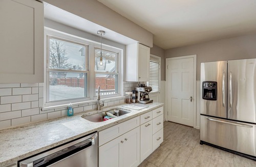 Latonia House | Cincy Area Bungalow w/Deck & Yard, Pets Welcome!
