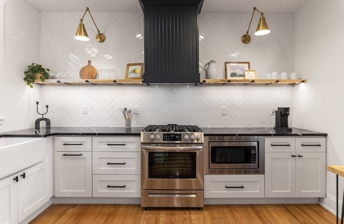 Walnut Hills House | Cincy Historic Gem: Sleeps 20 (5Min to Downtown & 40 Min to Ark)
