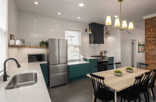 Walnut Hills House | Cincy Historic Gem: Sleeps 20 (5Min to Downtown & 40 Min to Ark)