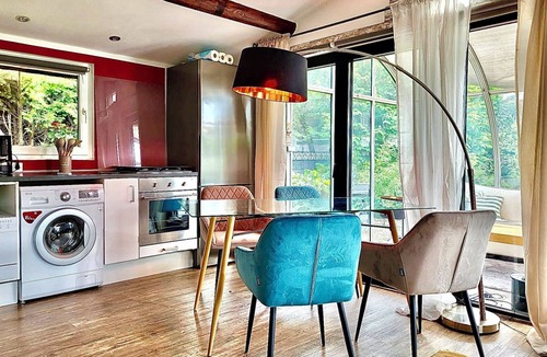 Sassenburg House | Cinderella Relax: Stylish vacation home with sauna, conservatory & close to the lake