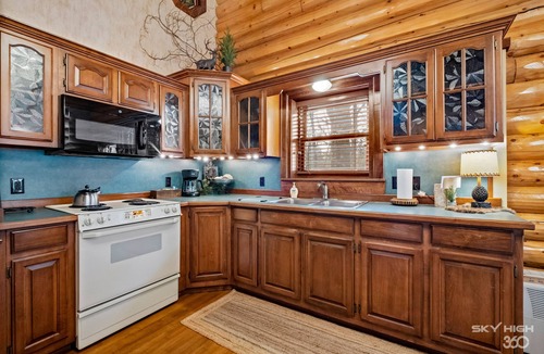 Eureka Springs Cabin | Cinnamon Valley Resort