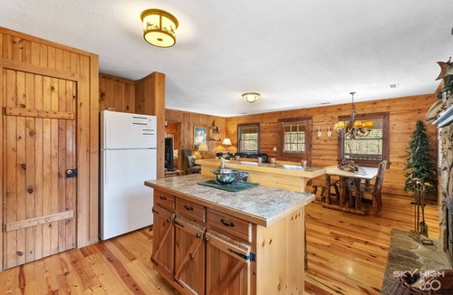 Eureka Springs Cabin | Cinnamon Valley Resort