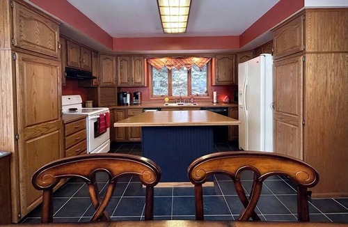 Bessemer House | Cinnebar Hideaway ~ Private & Close to Ski Hills!