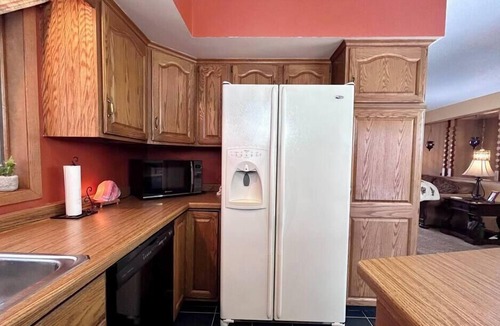 Bessemer House | Cinnebar Hideaway ~ Private & Close to Ski Hills!