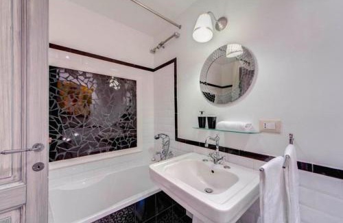 Roman Ghetto Apartment | Cinque Scole Apartment